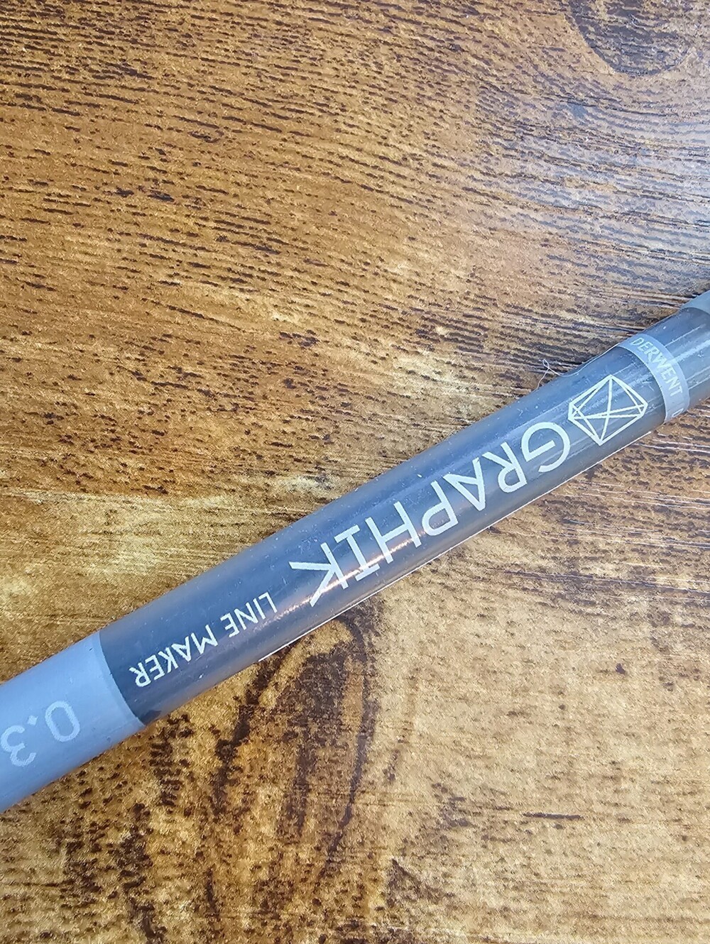 Derwent Graphik Line Maker fine liner pen with a 0.3mm nib - Picture 2 of 3
